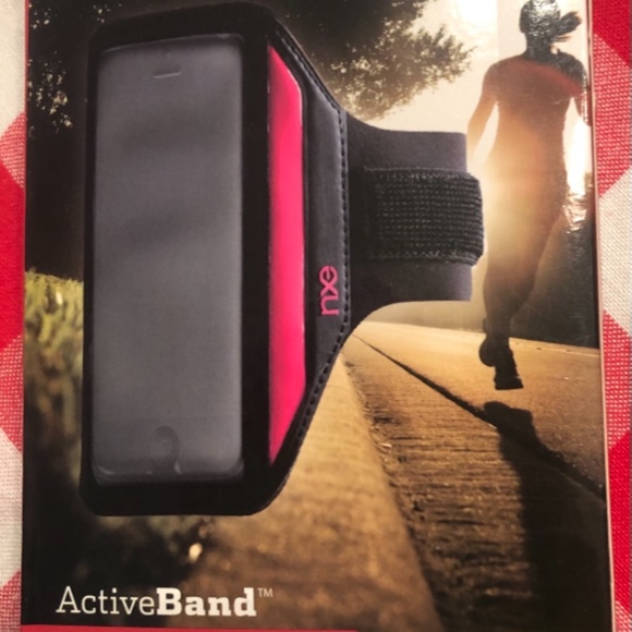 *Bundle 3/$10 💛 NXE Reflective Protective Active Arm Band for iphones - Picture 2 of 6